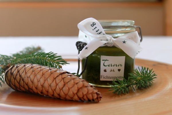 Fichtennadelpesto (c) Hotel Tann 1 (2) zu Bäume in Küche ...