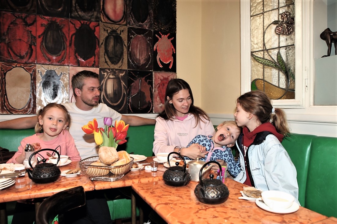 Elena Chechendaieva und ihre Familie