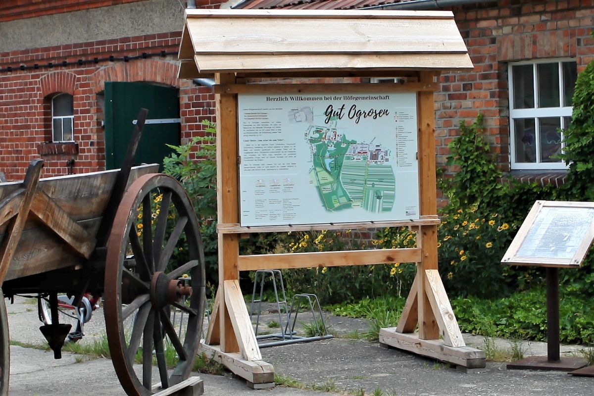 Gut Ogrosen: Ortsschild
